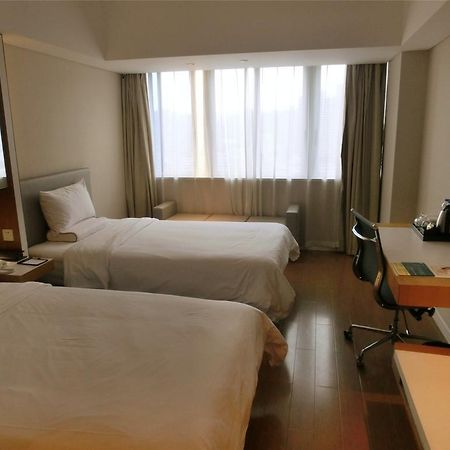 Ji Hotel Guangzhou Zhujiang New Town Exterior photo