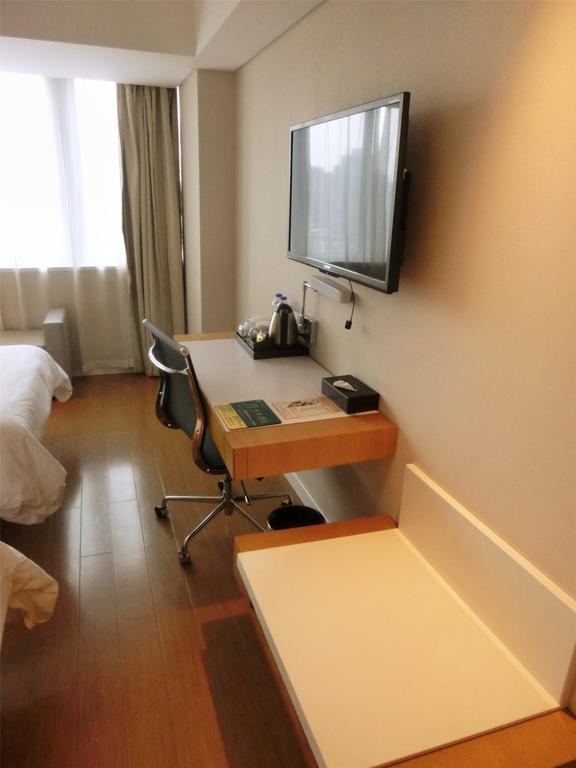 Ji Hotel Guangzhou Zhujiang New Town Room photo