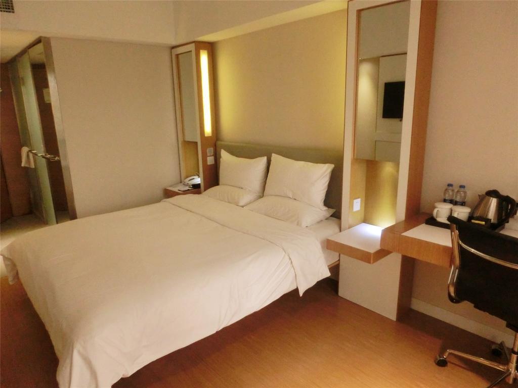Ji Hotel Guangzhou Zhujiang New Town Room photo