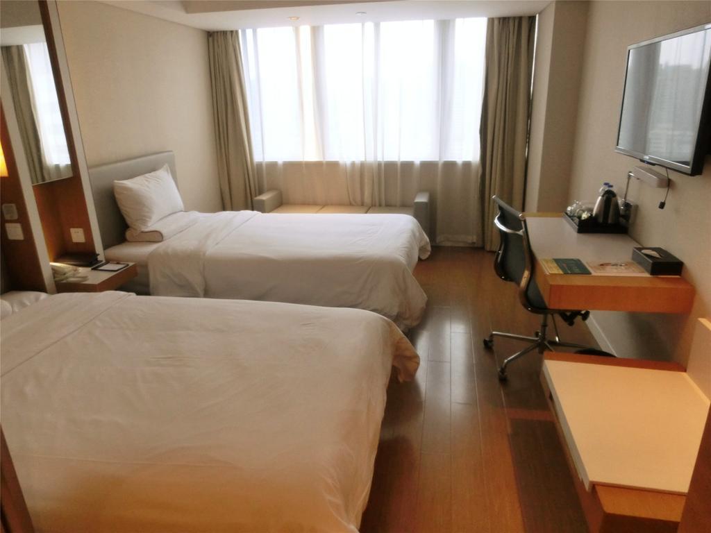 Ji Hotel Guangzhou Zhujiang New Town Exterior photo