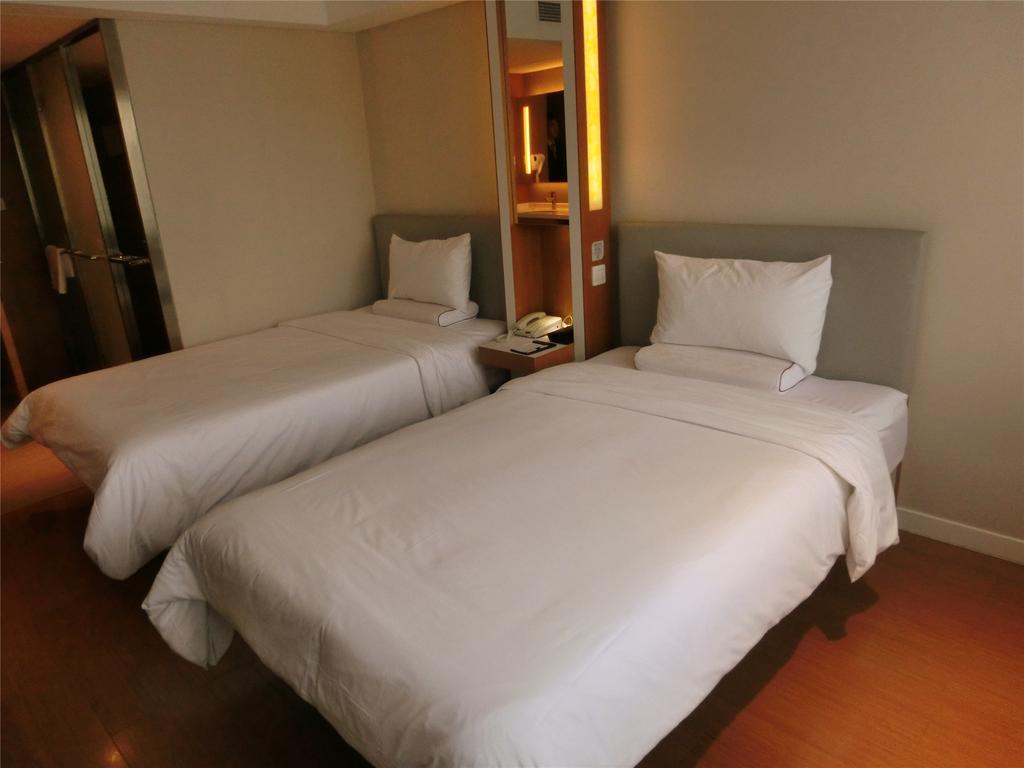 Ji Hotel Guangzhou Zhujiang New Town Exterior photo